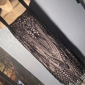 R&M RICHARDS - dress: tan lining w an interesting black mesh sequin overlay - 14